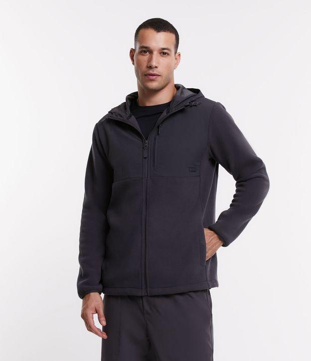 Jaqueta Esportivo em Fleece com Capuz e Recorte Contrastante - 1