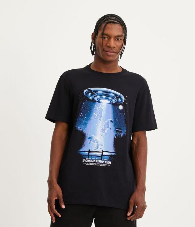 Camiseta Regular em Algodão com Estampa de Vacas Abduzidas - 1
