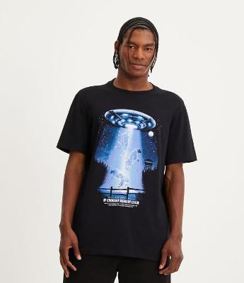 Camiseta Regular em Meia Malha com Estampa de Vacas Abduzidas