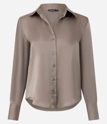Camisa em Cetim com Recortes e Caimento Leve