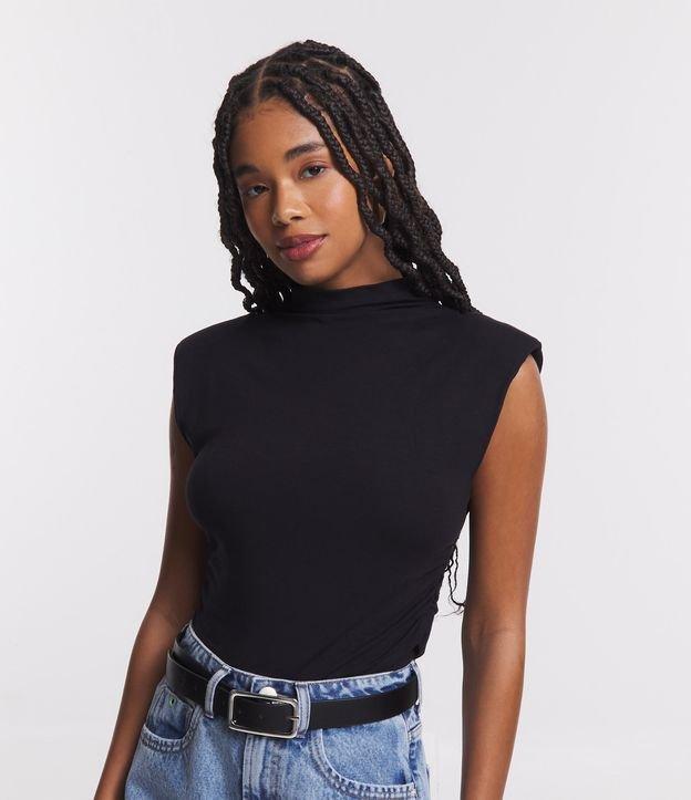 Blusa Muscle em Meia Malha com Gola Alta e Franzido Lateral - 1