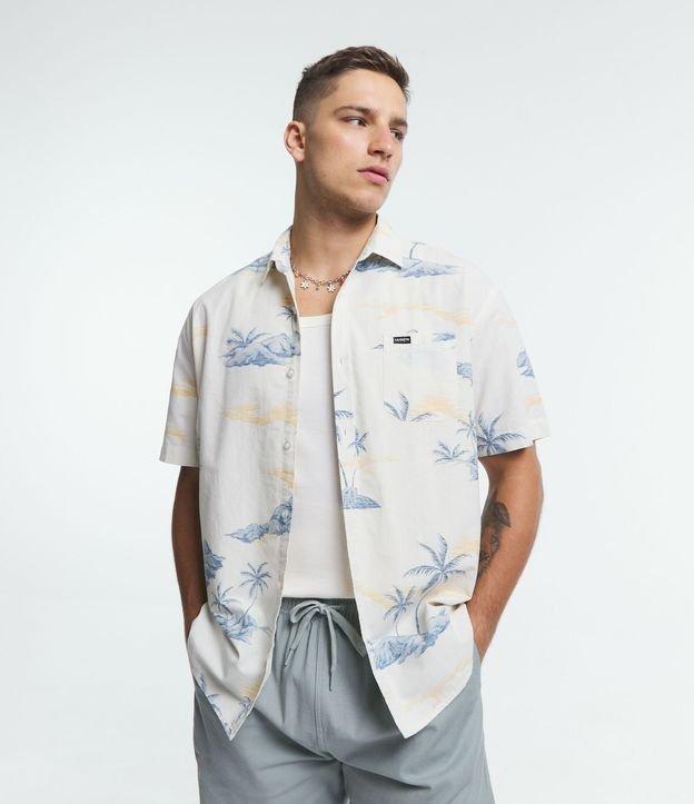 Camisa Relaxed com Estampa Tropical Ilhas Miragem e Bolso Frontal - 1