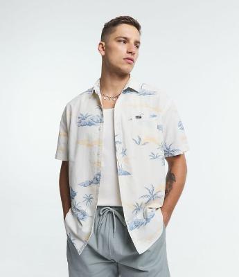 Camisa Relaxed com Estampa Tropical Ilhas Miragem e Bolso Frontal