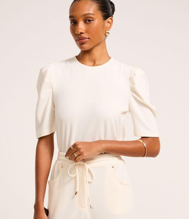 Blusa em Crepe com Manga Bufante e Fechamento nas Costas - 2