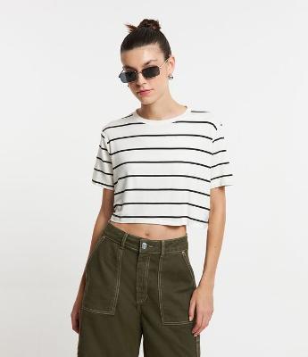 Blusa Manga Curta em Viscose Listrada