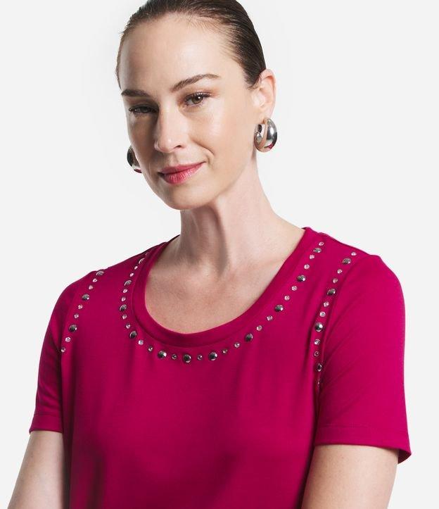 Blusa em Viscose com Brilhos Aplicados na Gola e Cava - 1