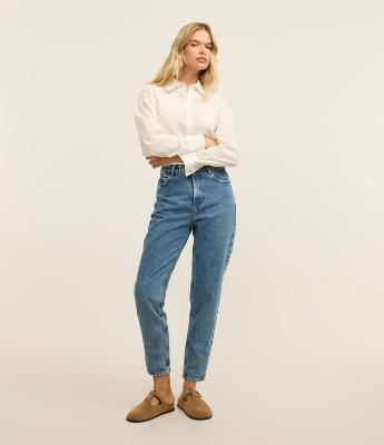 Calça Mom Básica em Jeans com Cintura Alta