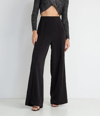 Calça Pantalona em Crepe com Friso Frontal