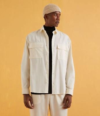 Camisa Oversized em Slub com Bolsos Frontais