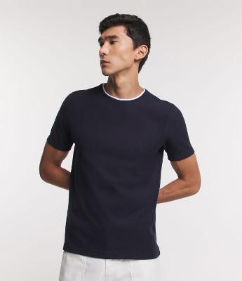 Camiseta Texturizada com Detalhe no Colarinho