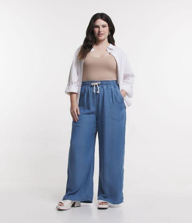 Calça Pantalona Jeans com Amarração no Cós Curve & Plus Size - 1