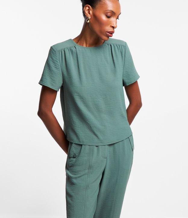 Blusa Básica com Detalhe de Pregas nos Ombros - 1