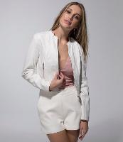 Jaqueta em PU com Bolsos e Recortes Frontais - 1