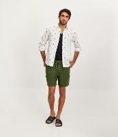 Bermuda Cargo em Algodão com Textura e Bolsos Laterais - 2