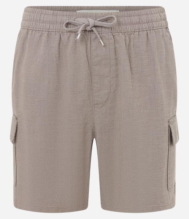 Bermuda Cargo em Algodão com Textura e Bolsos Laterais - 1