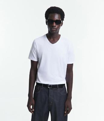 Camiseta Slim em Algodão Peruano com Gola V