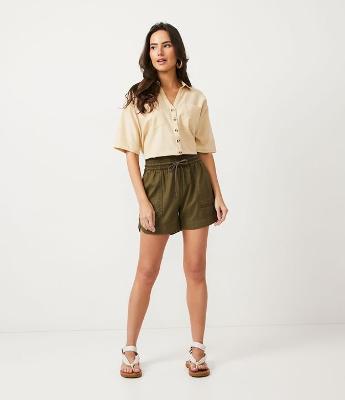 Short Runner em Liocel com Bolsos Aplicados