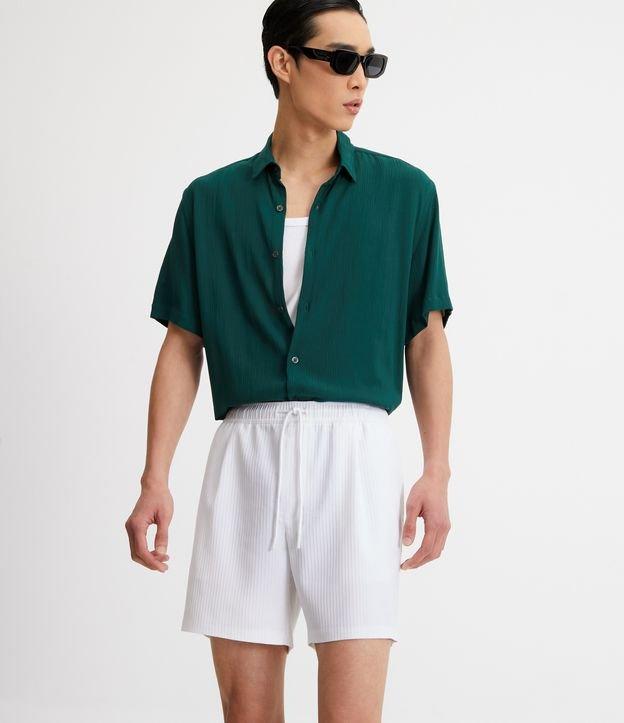 Bermuda com Cós Elástico e Textura Canelada - 1