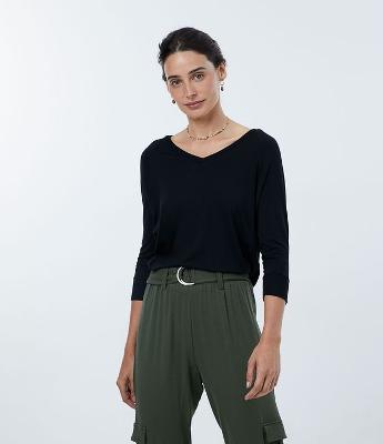 Blusa Básica em Viscose com Manga 3/4 e Decote V