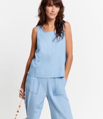 Blusa Regata em Jeans com Recortes