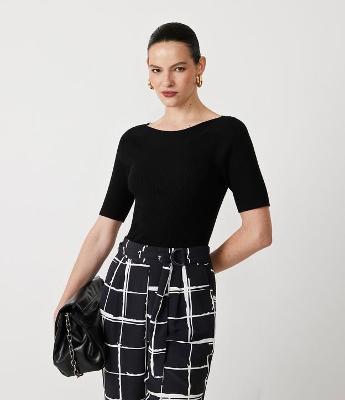 Blusa Básica em Tricô com Gola Canoa