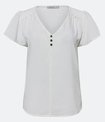 Blusa em Crepe com Botões do Decote V e Pregas na Manga Curta