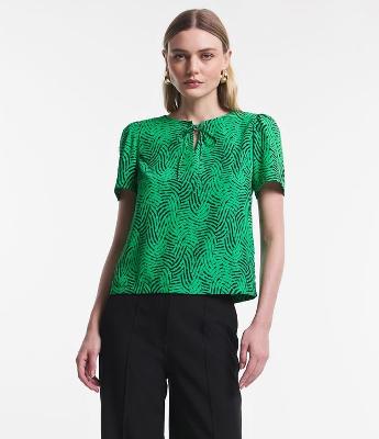 Blusa em Crepe com Manga Bufante e Estampa Abstrata