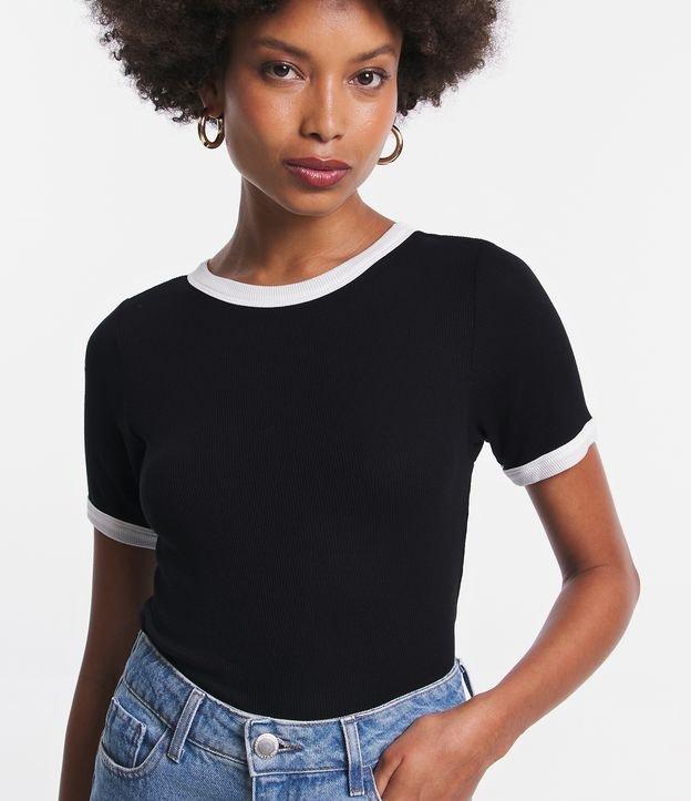 Blusa Meia Malha com Contraste na Gola e Manga Curta - 1