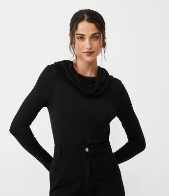 Blusa em Tricô com Gola Degagê e Manga Longa