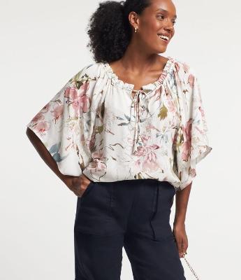 Blusa Ombro a Ombro em Viscolinho com Estampa Floral