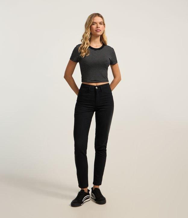 Calça Skinny Básica em Sarja com Cintura Média e Bolsos - 3