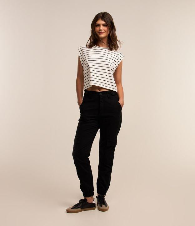 Calça Jogger Cintura Alta com Detalhe de Fivela e Bolsos Cargo - 3
