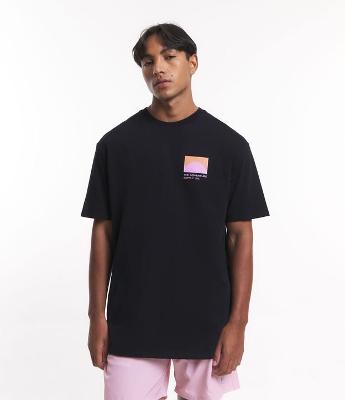 Camiseta Relaxed em Meia Malha com Estampa Box Geométrico