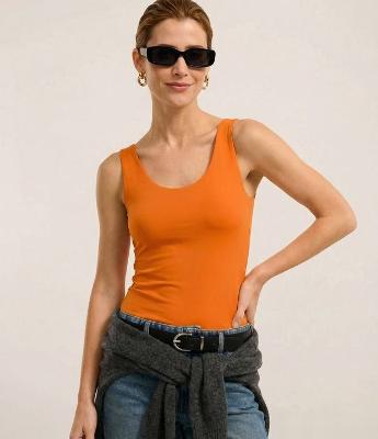Blusa em Poliamida com Decote U e Alça Larga
