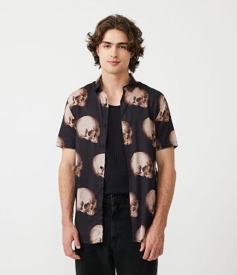 Camisa Regular em Viscose com Estampa de Caveiras