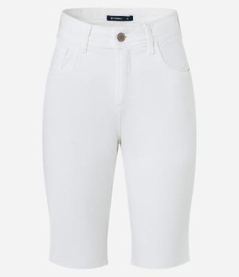 Bermuda Ciclista em Sarja com Cintura Média e Bolsos