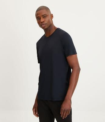 Camiseta Esportiva Básica com Proteção UV e Manga Curta