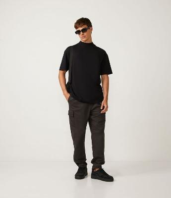 Calça Ballon em Sarja com Cós Elástico e Barra Ajustável