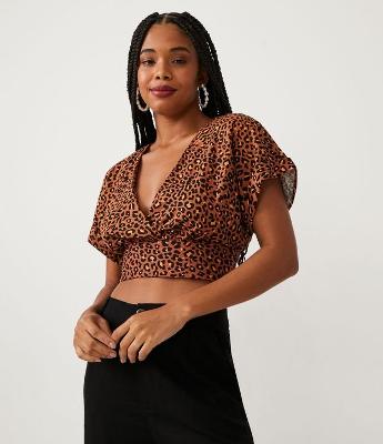 Blusa Cropped em Linho com Manga Curta e Estampa Animal Print Onça