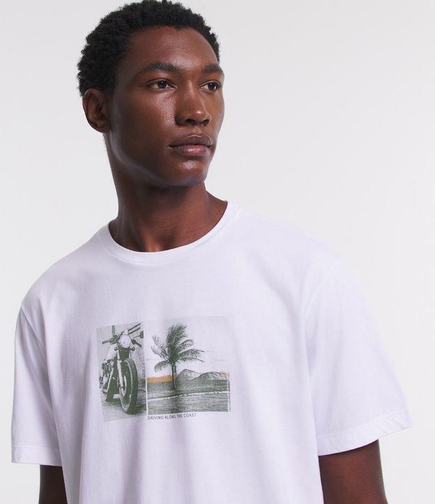 Camiseta Comfort em Algodão com Estampa Moto e Paisagem - 1