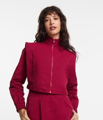 Jaqueta em Sarja com Ombreira Pespontada e Zíper Frontal