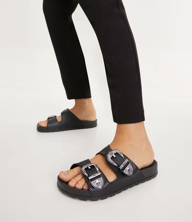 Sandália Rasteira com Fivelas Trabalhadas Moleca - 2