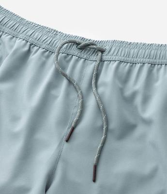 Bermuda Esportiva com Blocos de Cor e Bolsos com Zíper