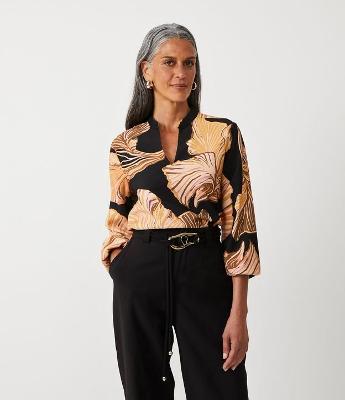 Blusa Alongada em Viscose com Gola Padre e Estampa Floral