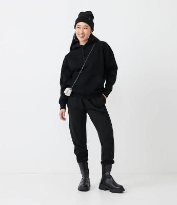 Calça Jogger em Moletom com Cós Elástico e Amarração