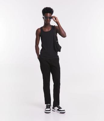 Calça Masculina Skinny em Sarja com Elastano