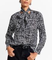 Blusa em Tecido Acetinado com Laço na Gola e Estampa Geométrica - 1