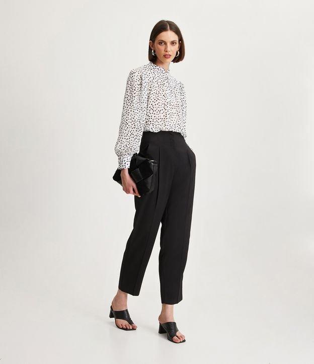 Calça Reta em Crepe com Pregas - 1