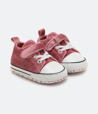 Tênis Infantil em Veludo com Cadarço e Velcro - Tam 0 a 18 meses