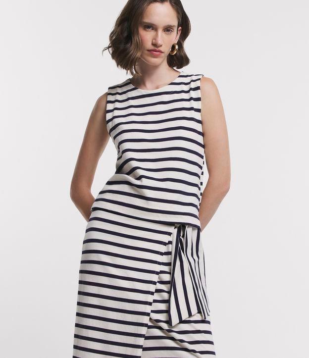 Blusa em Meia Malha sem Mangas e com Estampa de Listras - 1